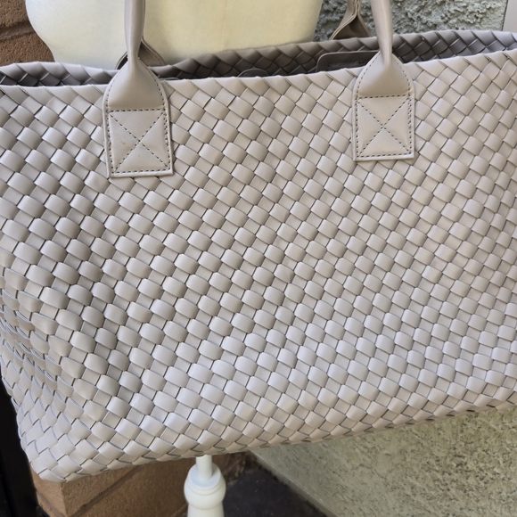 Expressions NYC Large Beige Woven Tote Bag - Picture 6 of 13